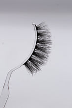 Load image into Gallery viewer, Vero
