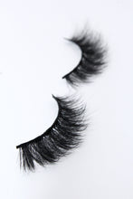 Load image into Gallery viewer, Lili
