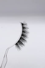 Load image into Gallery viewer, Lili
