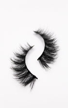 Load image into Gallery viewer, Lili
